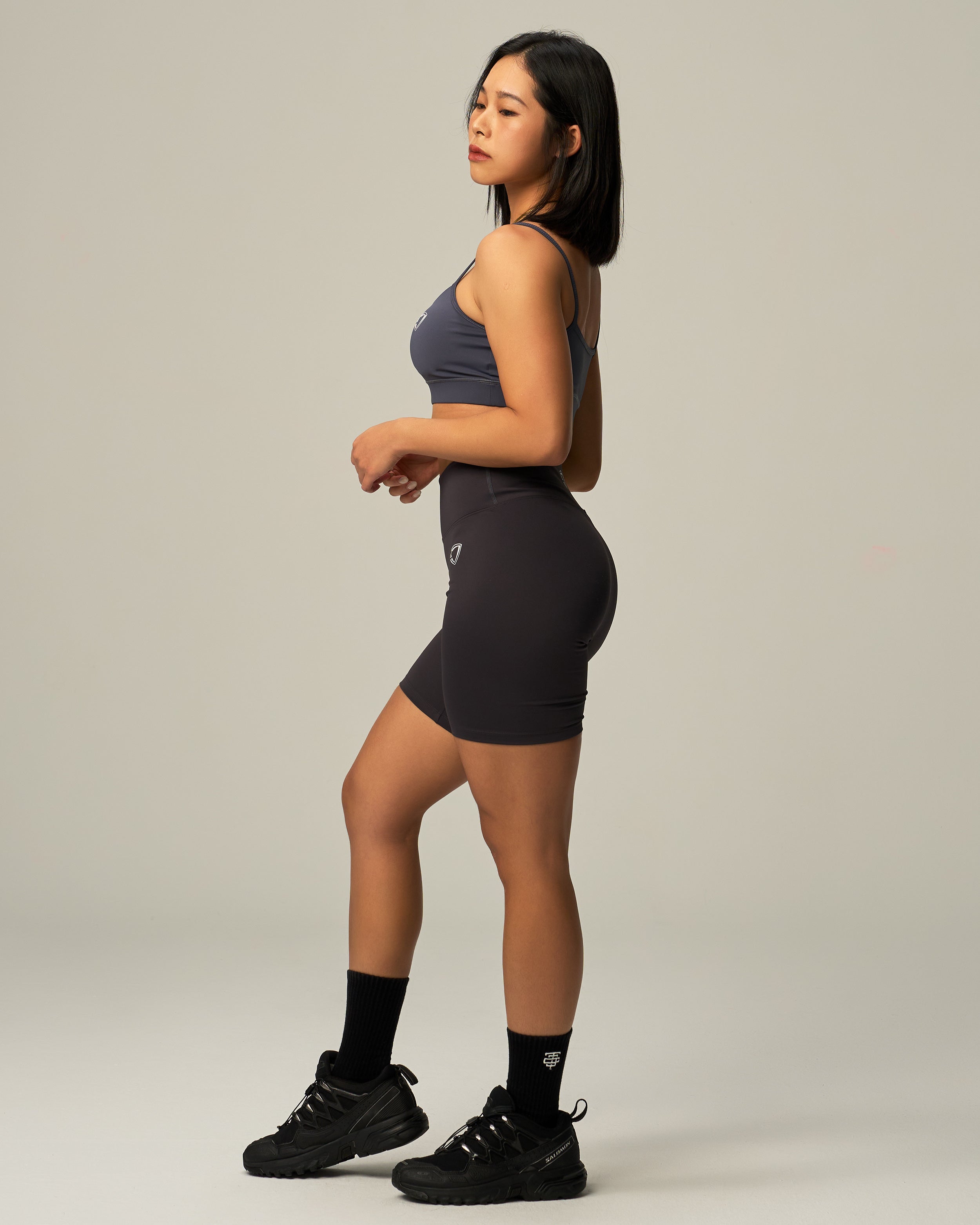 Essential High-Waisted Shorts 8"