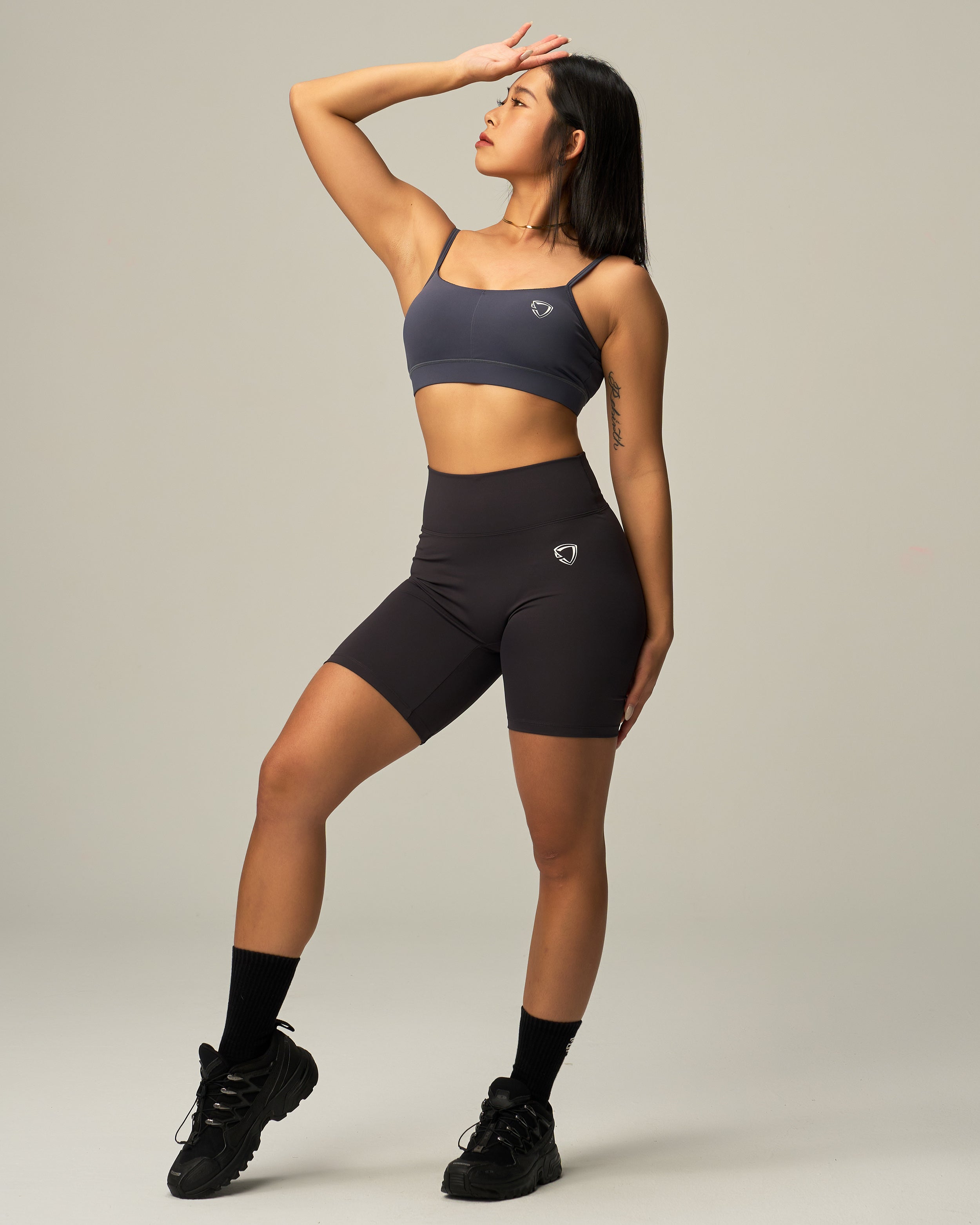 Essential High-Waisted Shorts 8"