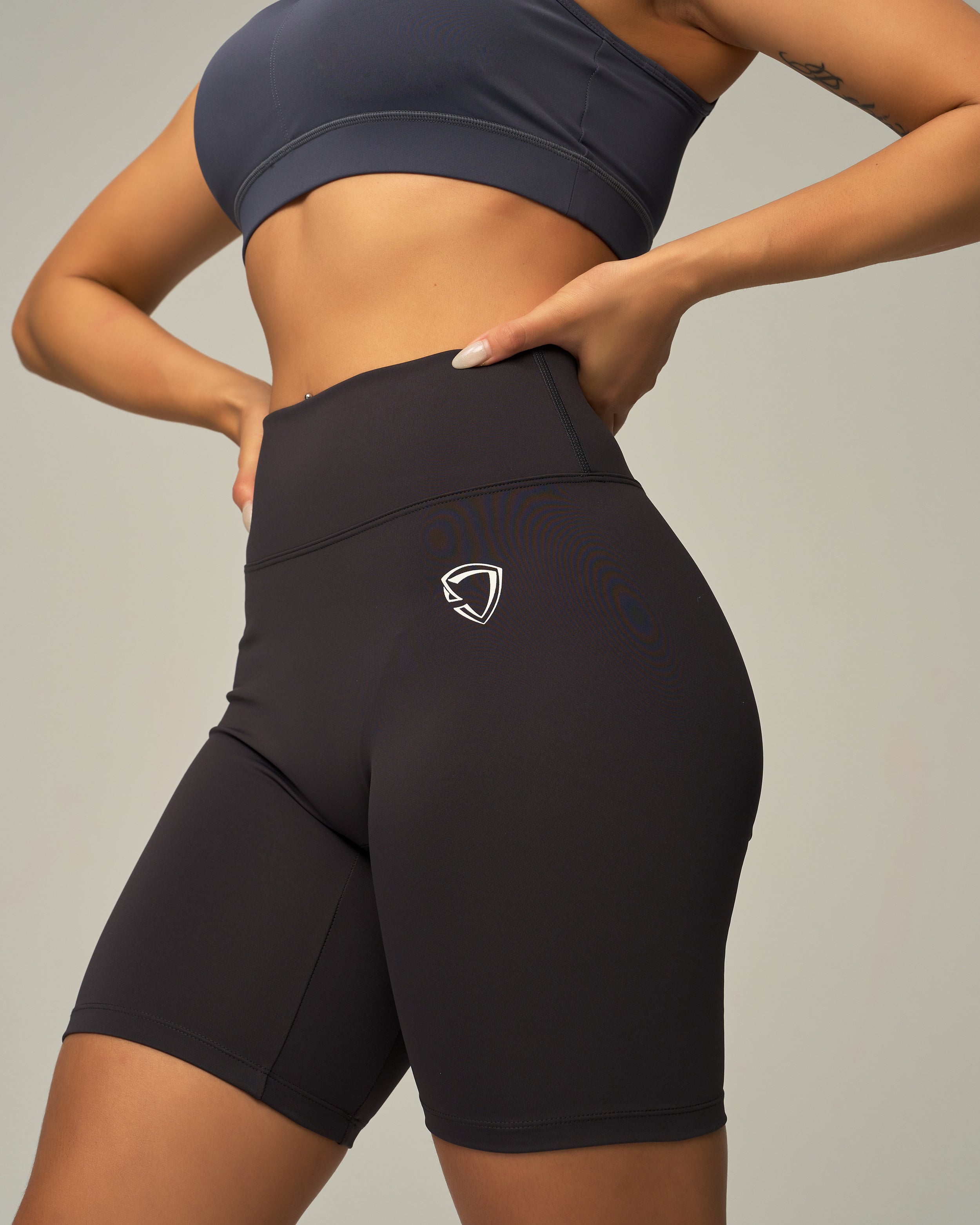 Essential High-Waisted Shorts 8"