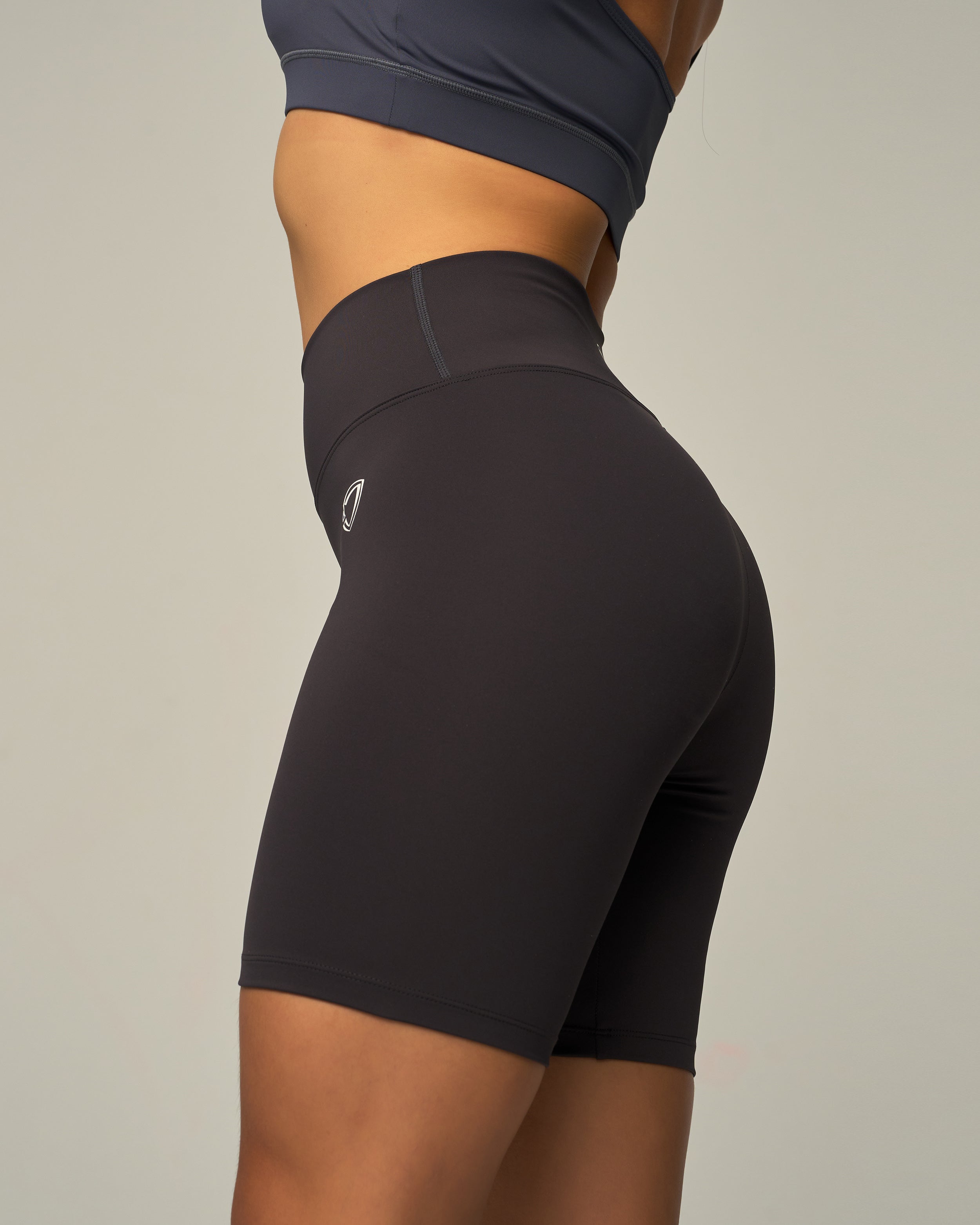 Essential High-Waisted Shorts 8"