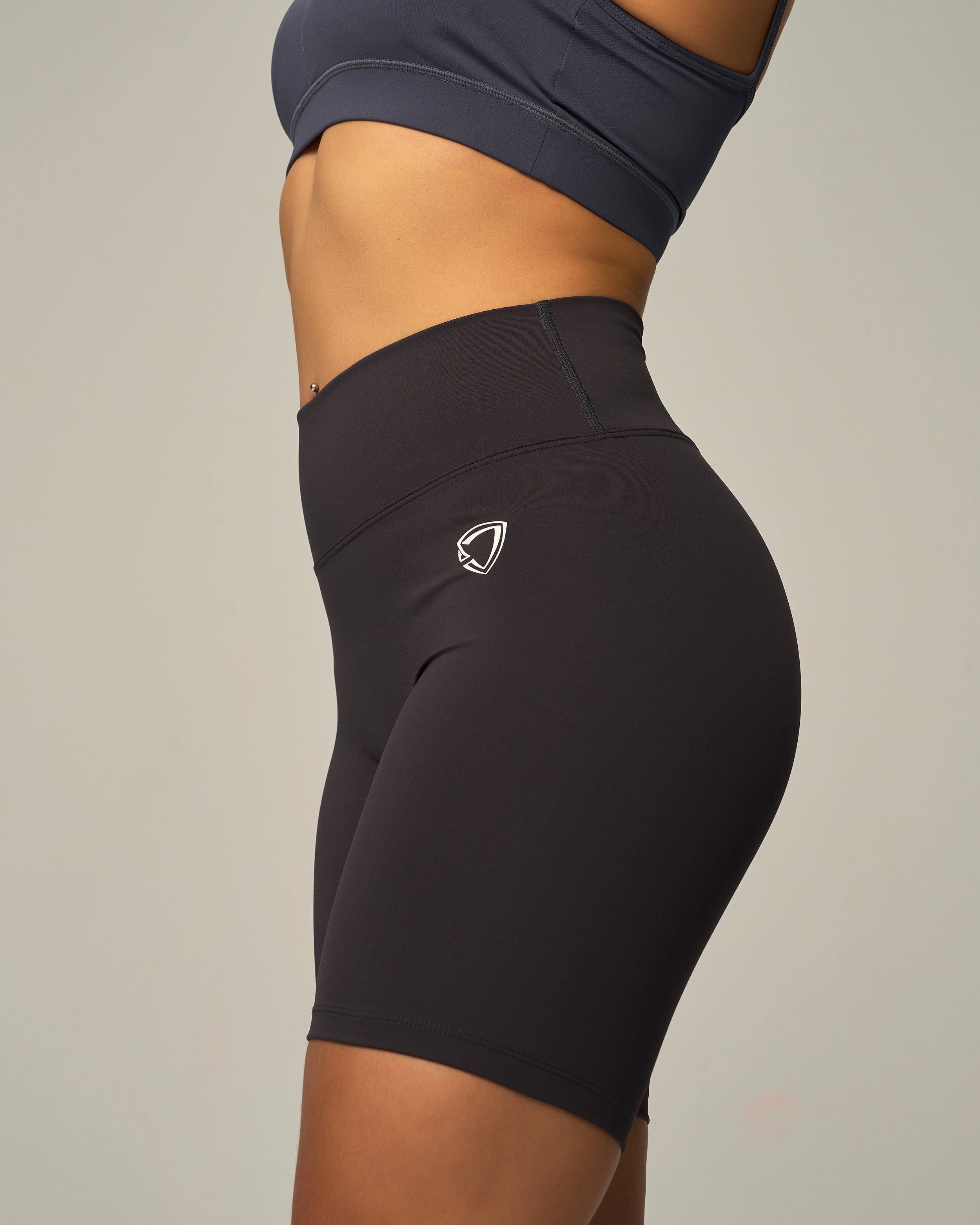 Essential High-Waisted Shorts 8"