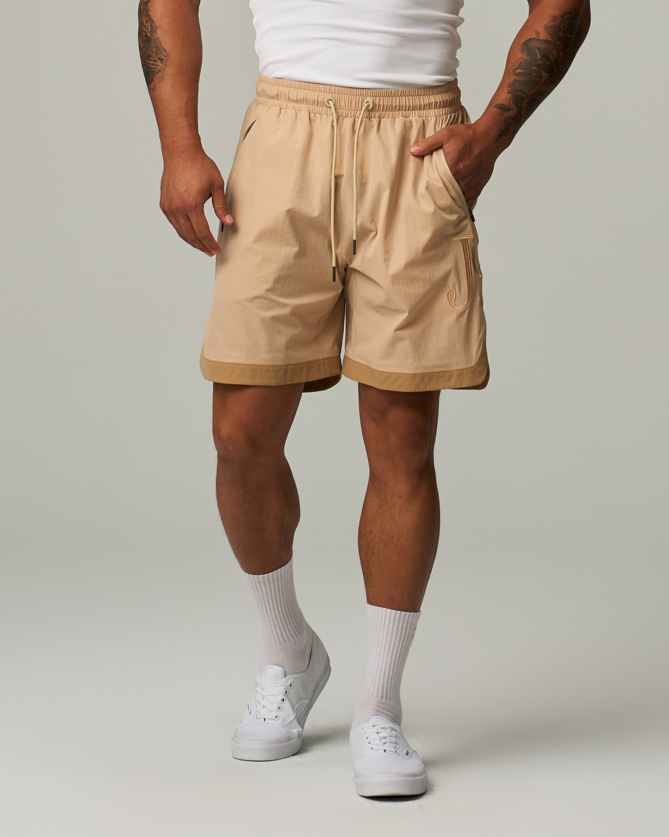 color_Light Khaki