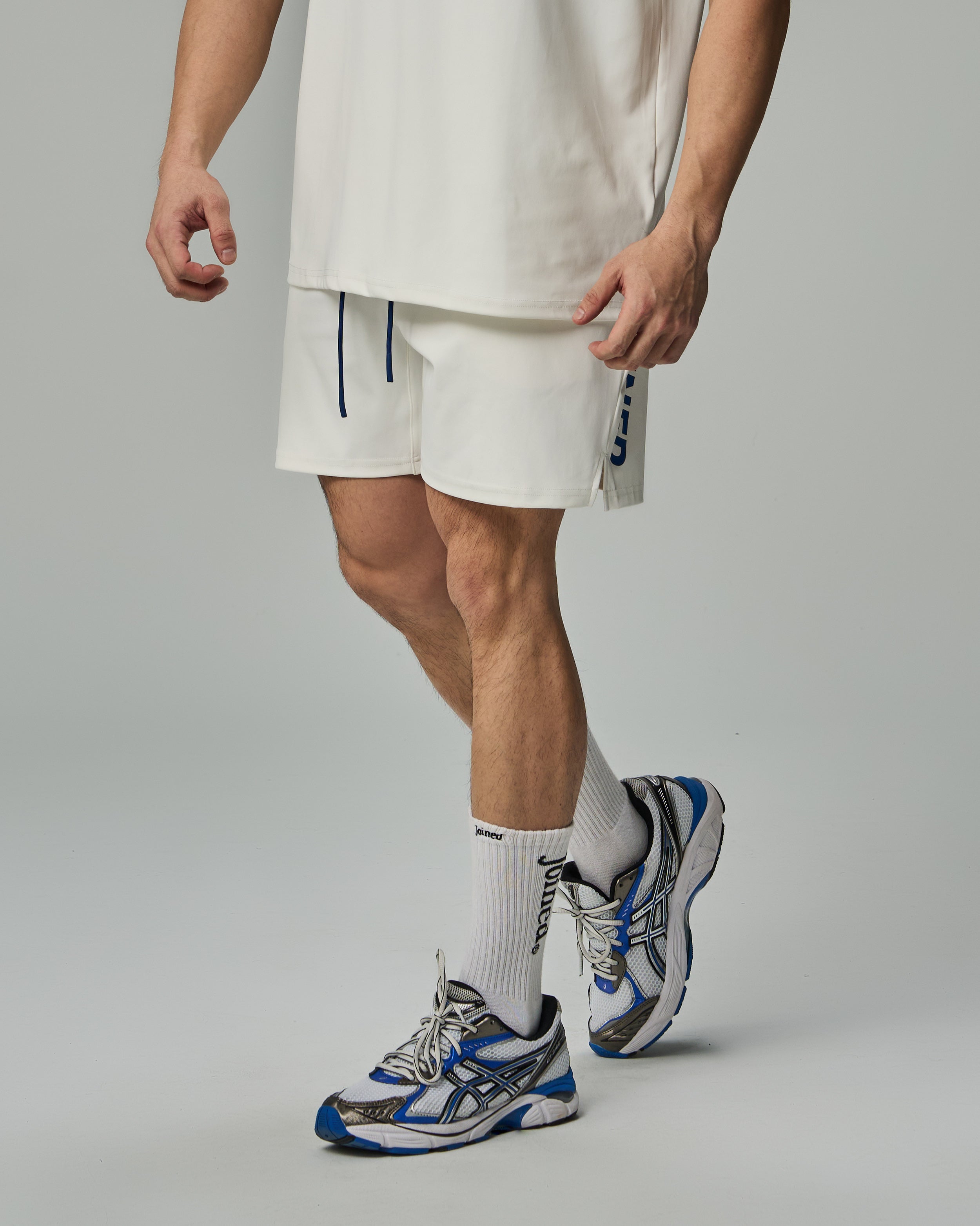 color_Blue / White